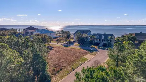 Waterview Corner Lot in Gulf Breeze