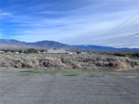 Pahrump Land with Mountain Views