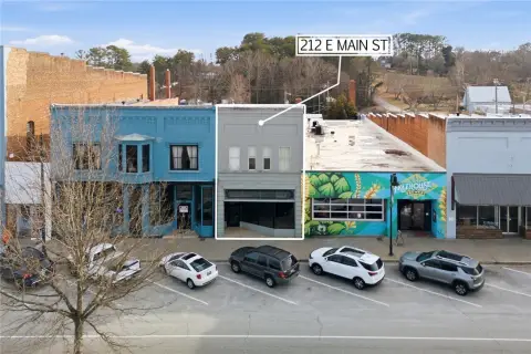 Renovated Commercial Space on Main
