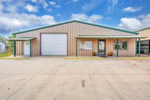 Insulated Flex Building with Overhead Doors