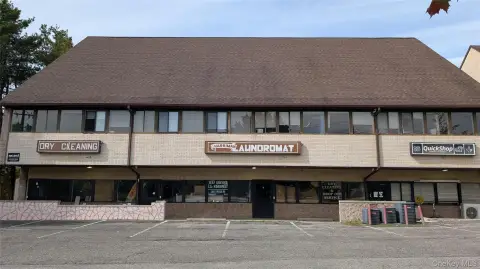 Retail Space Near Woodbury Commons