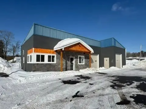 Renovated Garage on Route 26