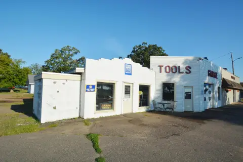 Highway-Facing Auto Shop