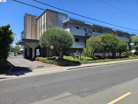 17-Unit Apartment Building with Elevator