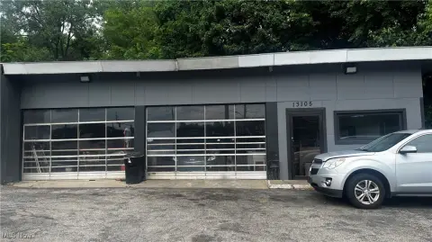 Auto Shop on Broadway Avenue