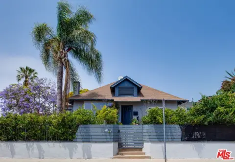 Remodeled Triplex Near Beach