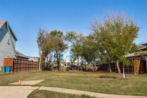 Grapevine Buildable Lot Near Main