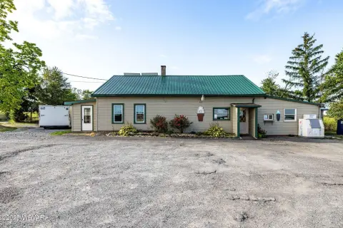 Restaurant on Prime Corner Lot