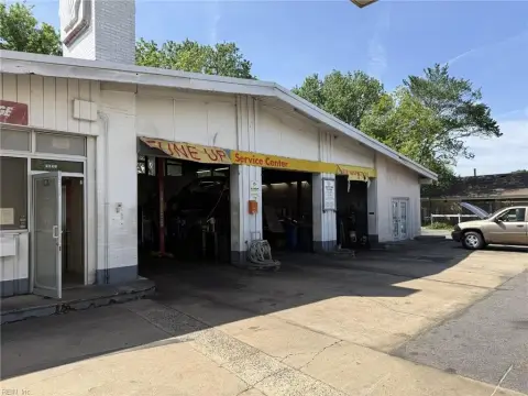 Auto Repair Shop with Vehicle Storage