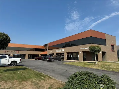 4-Suite Office Offering