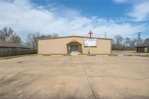 Spacious Building on One Acre