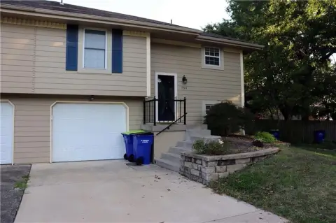 Duplex with Fenced Yard and Deck