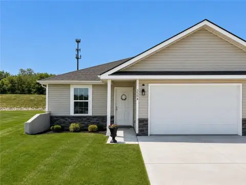 Maintained Duplex with Patio