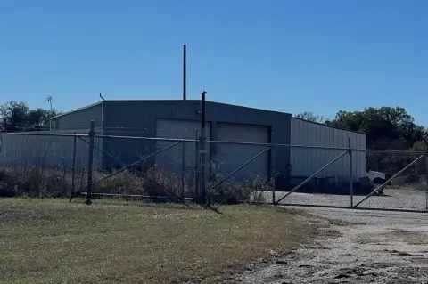 Commercial Shop with Highway Frontage