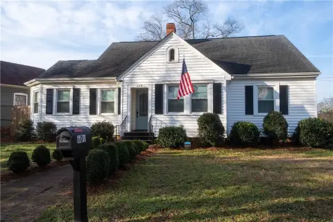 Office Cottage Near Downtown Anderson