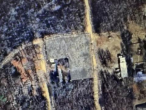 Highland, AR Level Lots