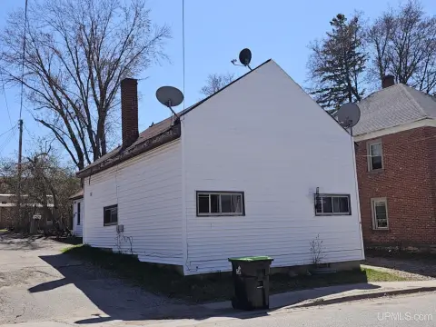 Updated Duplex in Iron Mountain