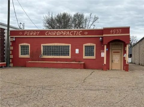 Commercial Building in Perry Township