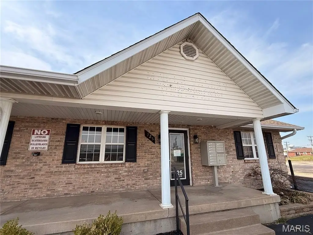 725 Sute A Maple Vly Dr, Farmington, MO 63640