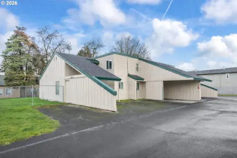 Milwaukie Fourplex with Updates