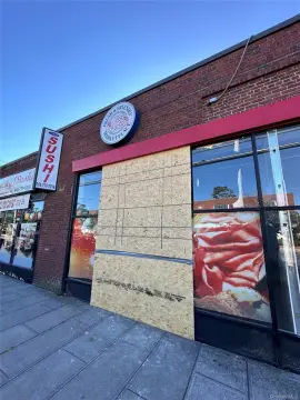 Merrick Retail Space For Rent