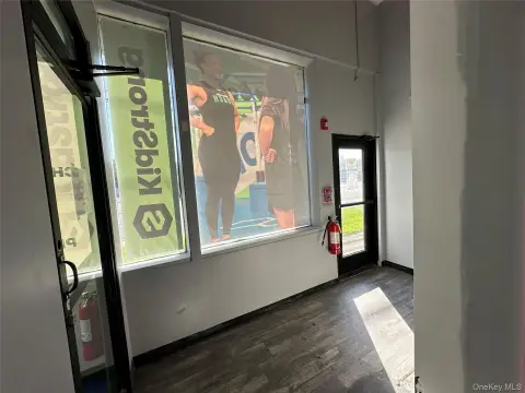 Lake Grove Retail Space Available