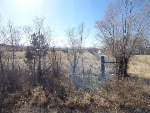 Raton Land with Mountain Views