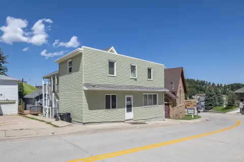 Remodeled Duplex with Updated Interiors
