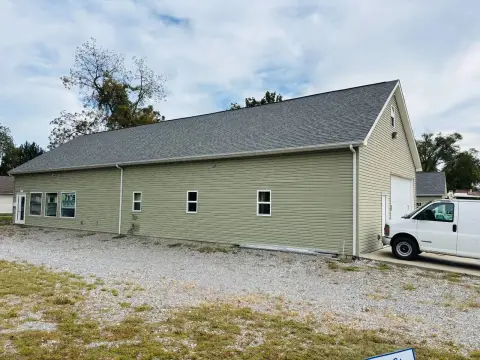 Modern Commercial Building in Carmi
