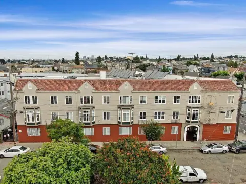 39-Unit Apartment Building
