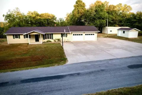 Villa Ridge Land with Home