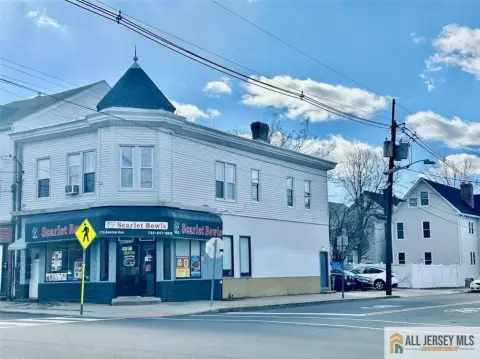 Mixed-Use Property in Busy Location