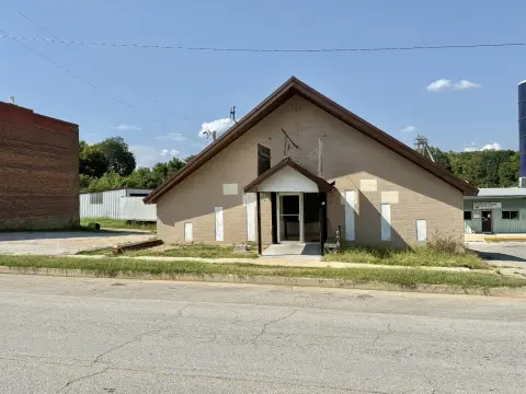 Restaurant Building with Walk-In Cooler