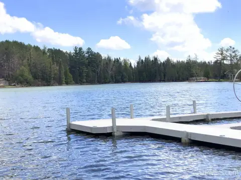Premier Acreage on Johnson Lake
