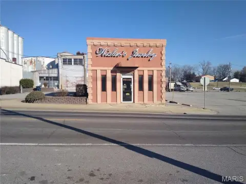 Remodeled Retail Building in Steeleville
