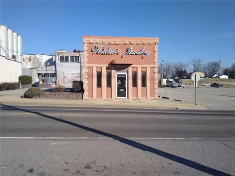 Remodeled Retail Building on Broadway