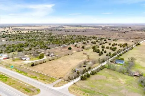 Unrestricted Land in Hubbard, Texas