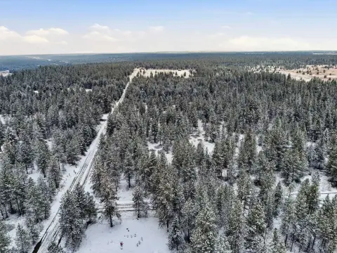 Expansive Land Parcel Near Deer Park