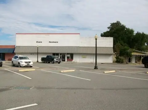 Downtown Bushnell Commercial Building For Sale