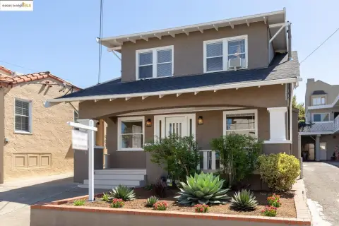 Oakland Duplex with Income Potential