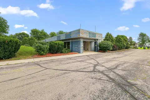 Office Building on 1.2 Acres