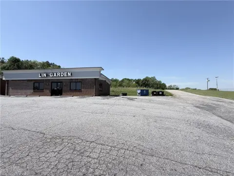 Restaurant with Expansion Land