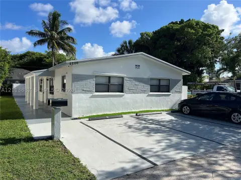 Updated Duplex with Fenced Yard
