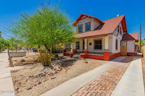 Historic Duplex in Woodland District