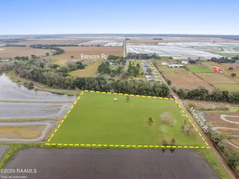 Picturesque Acreage in Rural Setting