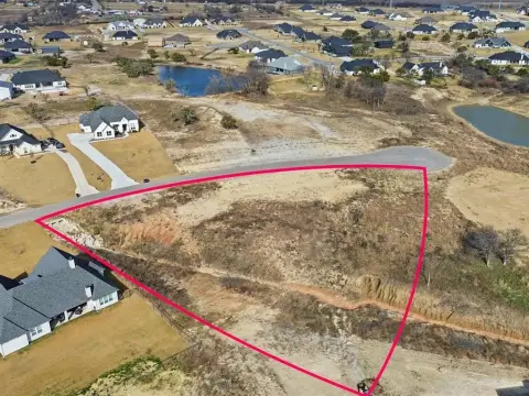 Spacious Homesite in Calhoun Acres