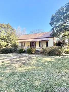 Holcomb Farmhouse on 3.7 Acres