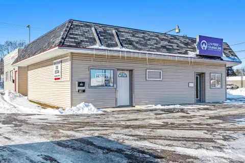 High-Visibility Commercial Building in Chilton