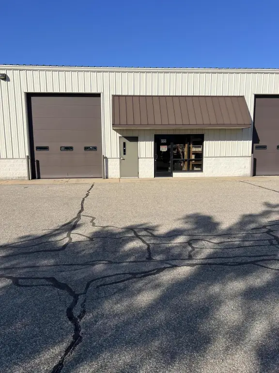 76 Veterans Dr, Holland, MI 49423