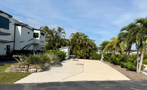 Chokoloskee Vacant RV Lot with Dock